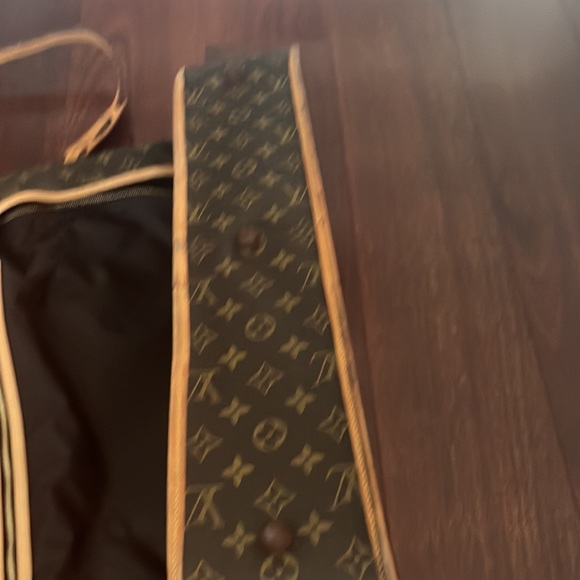 Luis Vuitton cream/brown carry/duffel bag. - Picture 6 of 9